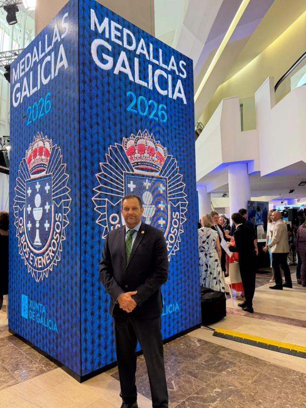 LOS GRADUADOS SOCIALES DE PONTEVEDRA PRESENTES EN LA ENTREGA DE LAS MEDALLAS DE GALCIA 2026